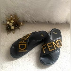 ✨FENDI✨ Women’s Black Leather Fendigraphy Slide Sandals Size 9